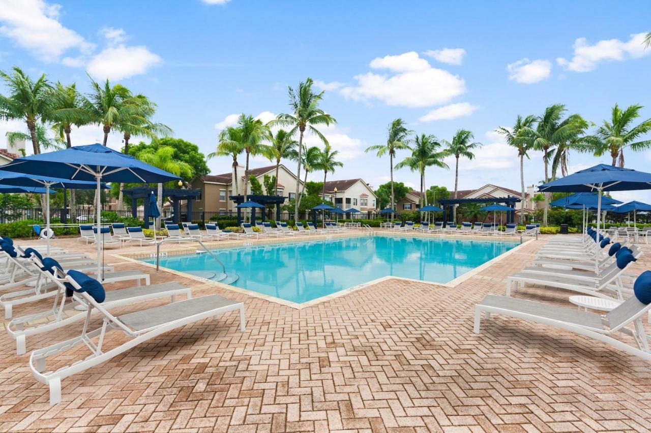 Отель Kasa Wellington South Florida Экстерьер фото
