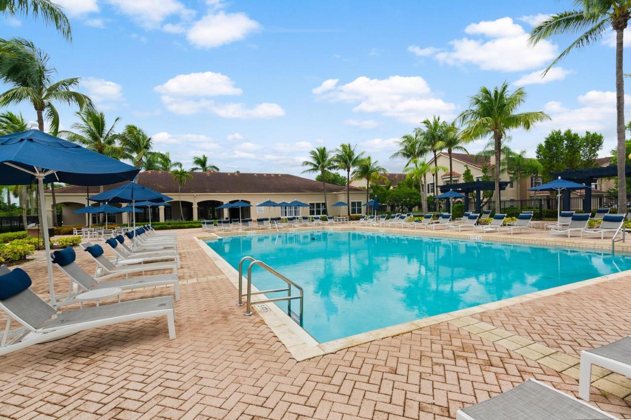 Отель Kasa Wellington South Florida Экстерьер фото